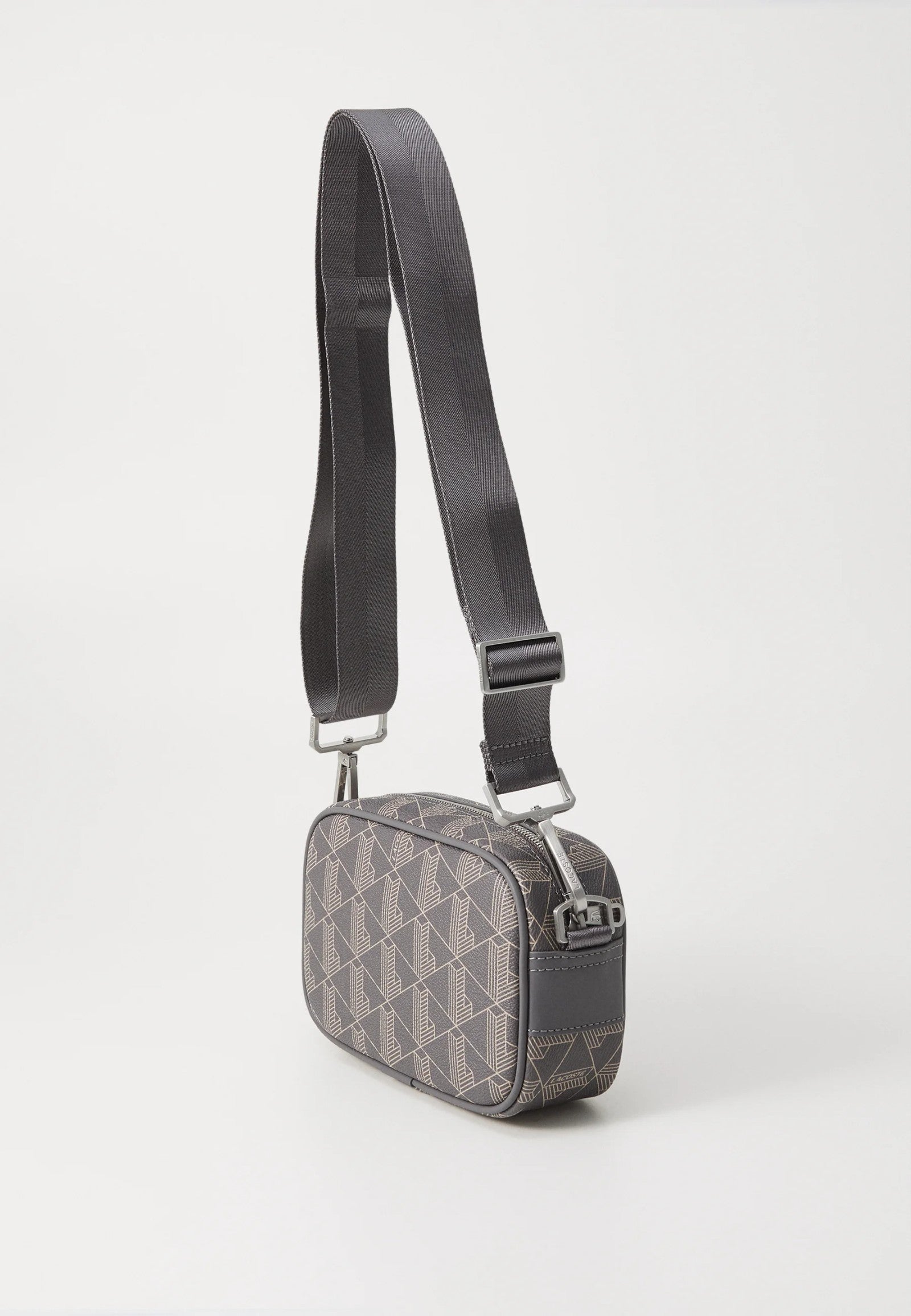 Lacoste Monogram Camera Bag — Iron Grey - detalle-2