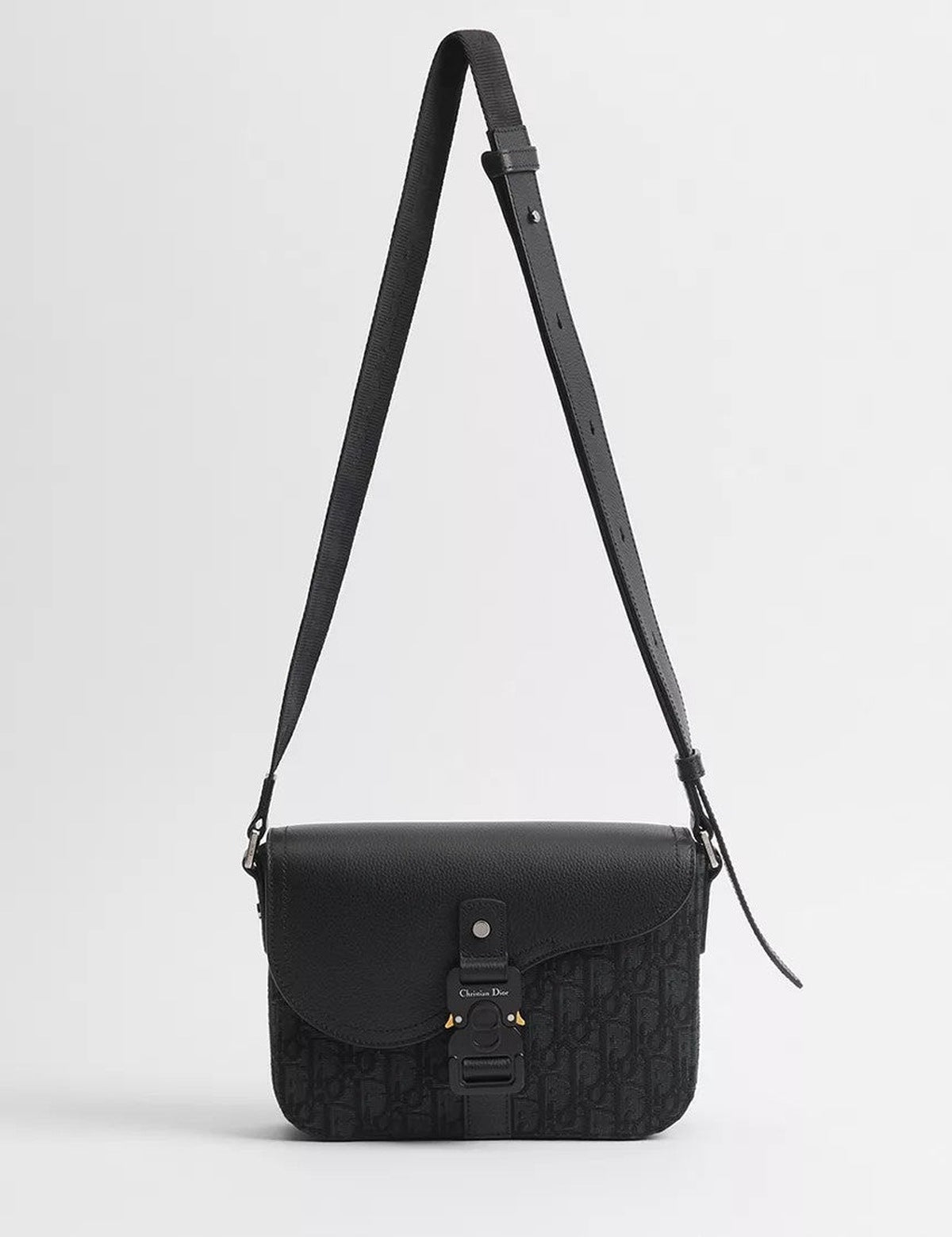 Oblique Saddle Messenger — Black